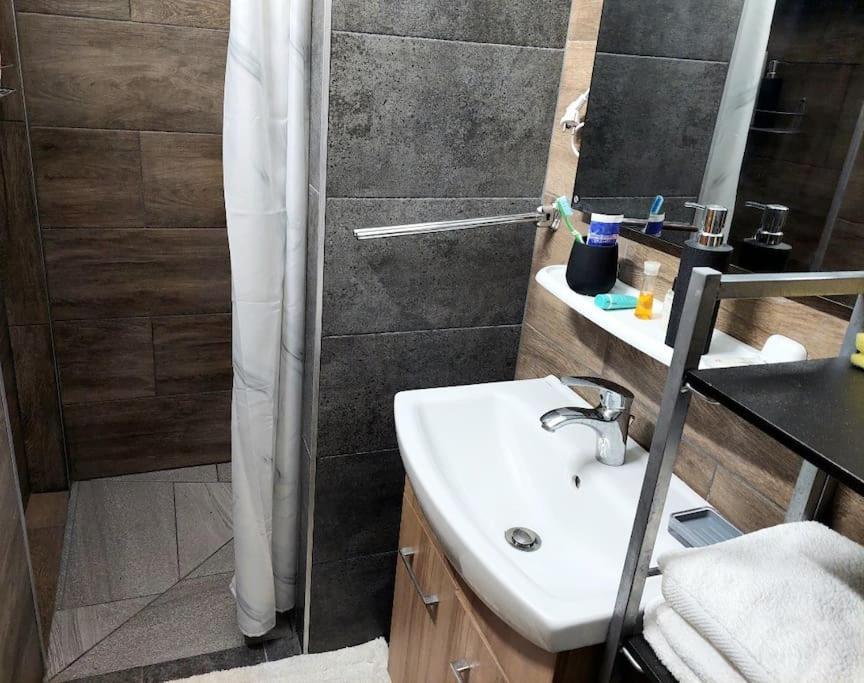 Ujszeged Apartman Bagian luar foto