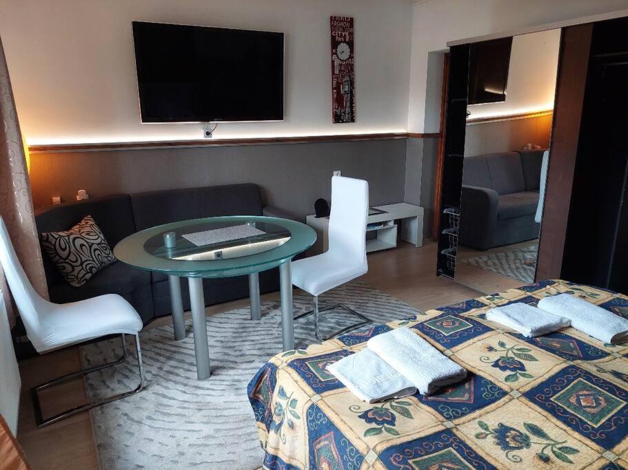 Ujszeged Apartman Bagian luar foto