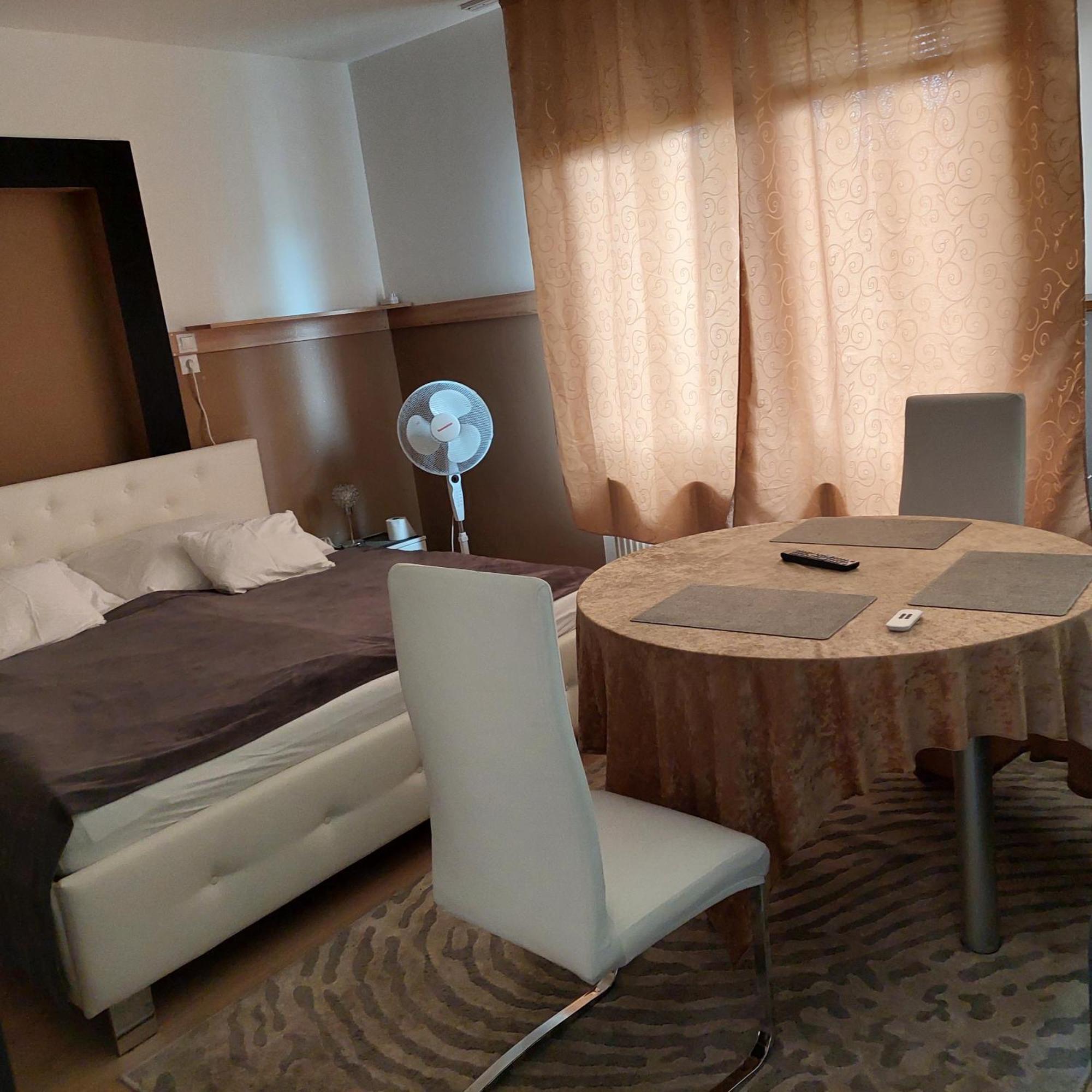 Ujszeged Apartman Bagian luar foto
